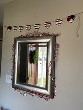 Load image into Gallery viewer, Valentine &quot;Be Mine&quot; Wooden Heart Banner